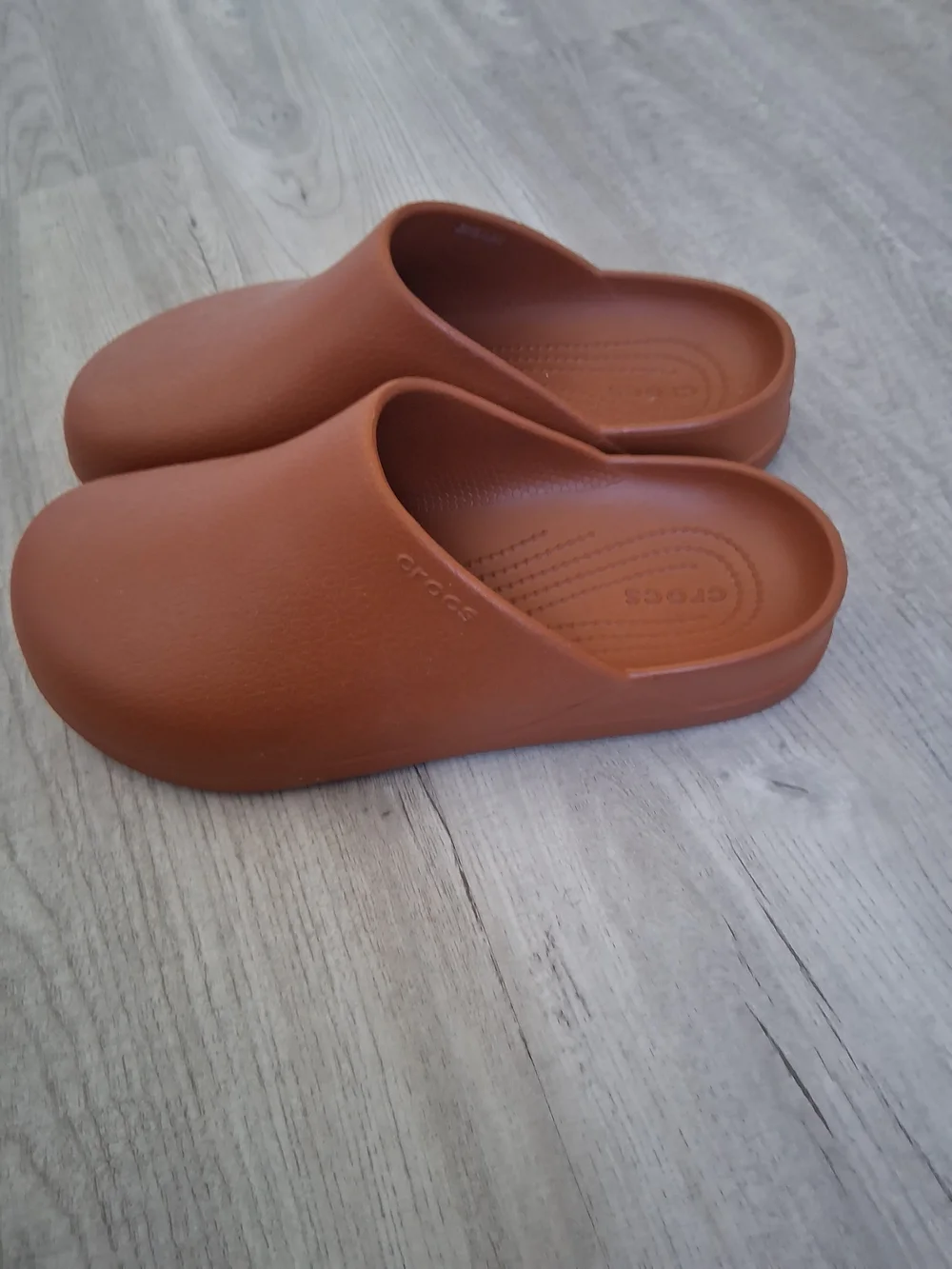 CROCS Dylan Cognac Brown Slip-On Clogs Women's Size 11 Men's Size 9 Waterproof